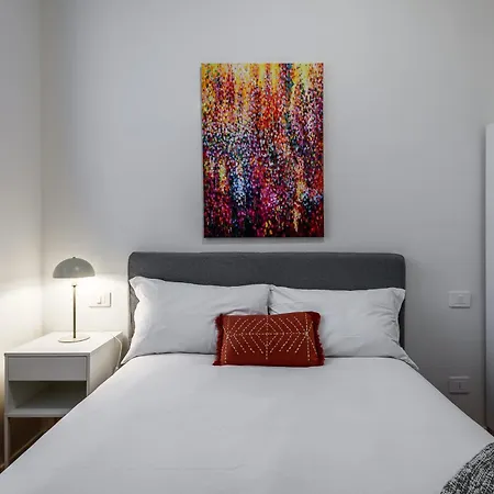 Stayeasy Crocetta - Duomo Walking, 2 Bedrooms 2 Baths Mediolan