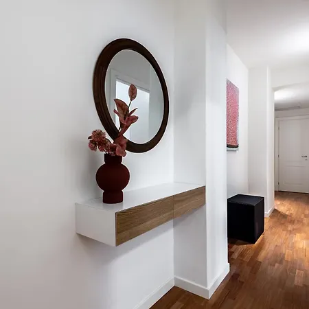 Stayeasy Crocetta - Duomo Walking, 2 Bedrooms 2 Baths * Milano