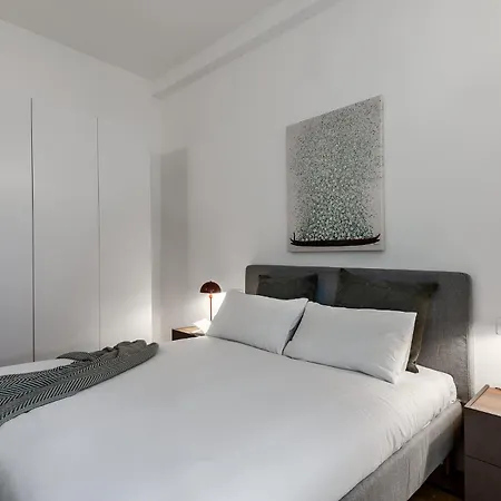 Stayeasy Crocetta - Duomo Walking, 2 Bedrooms 2 Baths Milano