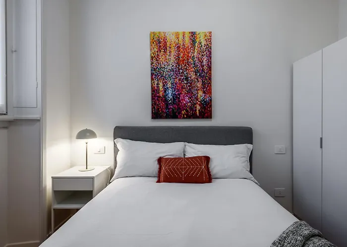 Stayeasy Crocetta - Duomo Walking, 2 Bedrooms 2 Baths Mediolan