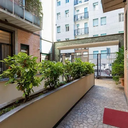 Stayeasy Crocetta - Duomo Walking, 2 Bedrooms 2 Baths Milão